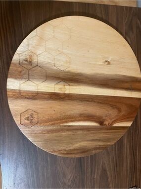 LazySusan kitchen turntable with Bee & Honeycomb Engraving